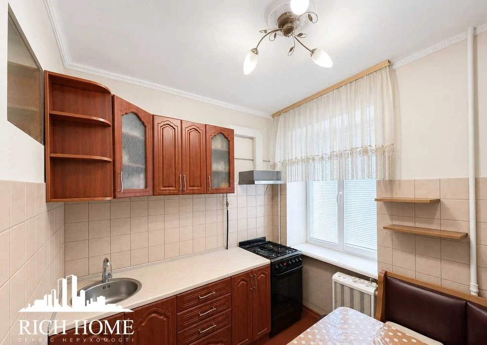Продаж 2к квартири, вул. Маккейна, 10. Печерськ, м Либідська