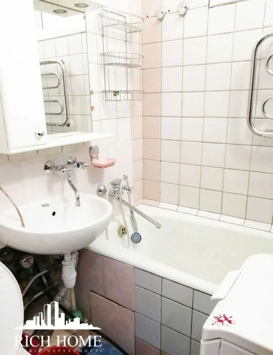 Продаж 2к квартири, вул. Маккейна, 10. Печерськ, м Либідська