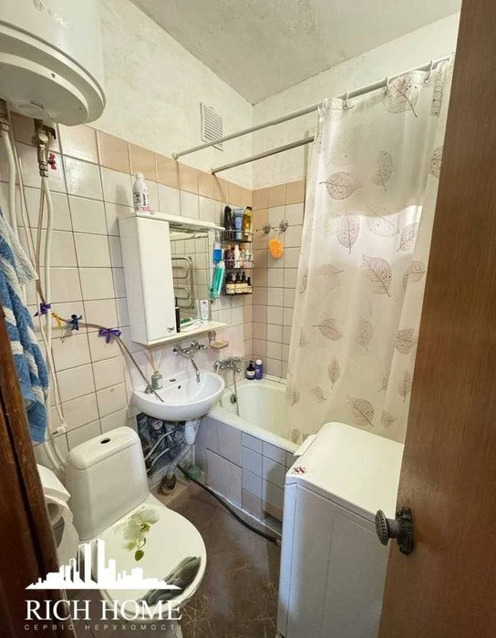 Продаж 2к квартири, вул. Маккейна, 10. Печерськ, м Либідська