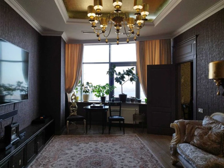 Продам квартиру в ЖК "Славия". Авторский ремонт.
