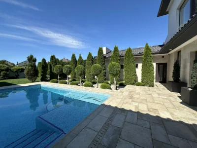Sauvignon. House 350 sq.m. The plot is 10 acres. 5-7 minutes walk to the sea
