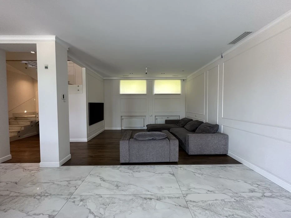 Sauvignon. House 350 sq.m. The plot is 10 acres. 5-7 minutes walk to the sea