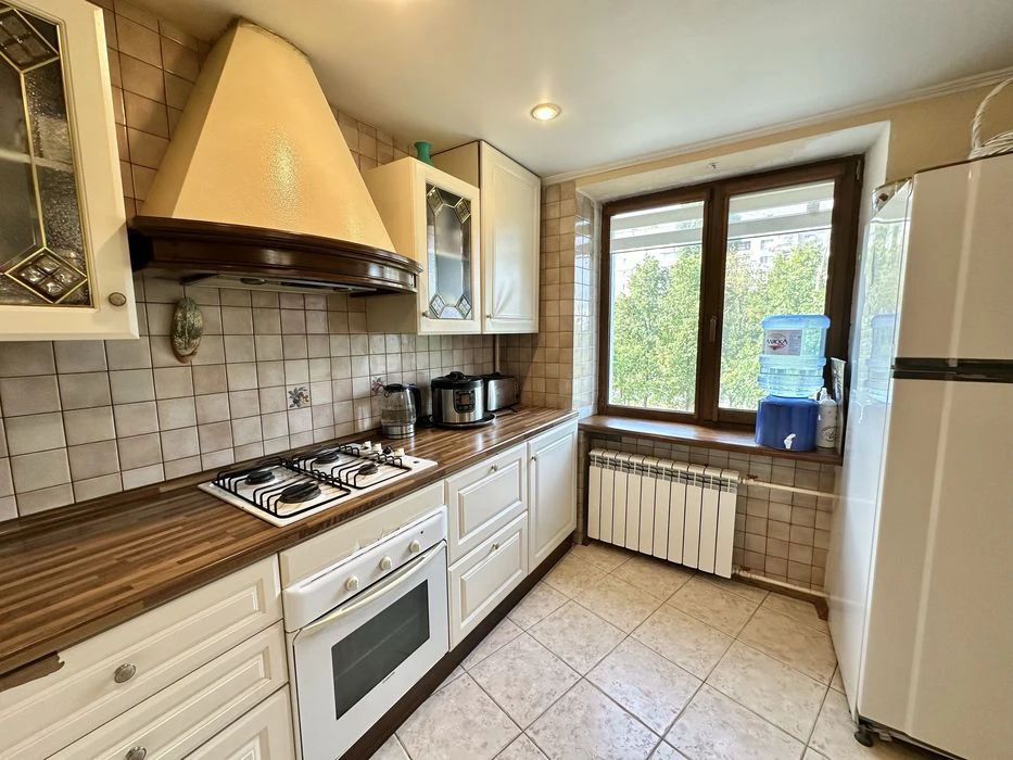 I will sell 4 square meters. 120 m2 with a sauna in a brick house on Osennyaya Kosio Street