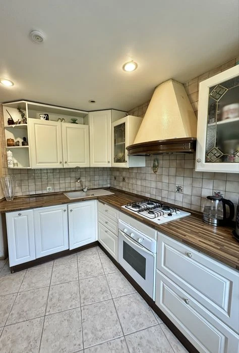 I will sell 4 square meters. 120 m2 with a sauna in a brick house on Osennyaya Kosio Street