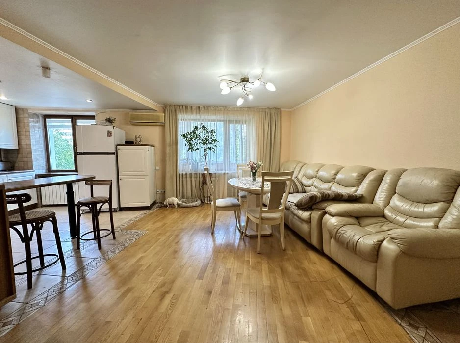 I will sell 4 square meters. 120 m2 with a sauna in a brick house on Osennyaya Kosio Street