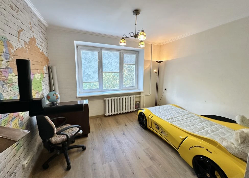 I will sell 4 square meters. 120 m2 with a sauna in a brick house on Osennyaya Kosio Street