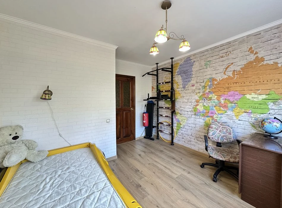 I will sell 4 square meters. 120 m2 with a sauna in a brick house on Osennyaya Kosio Street