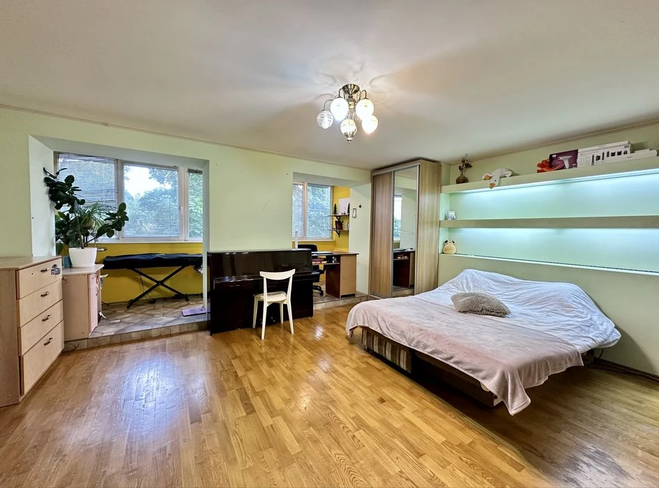 I will sell 4 square meters. 120 m2 with a sauna in a brick house on Osennyaya Kosio Street