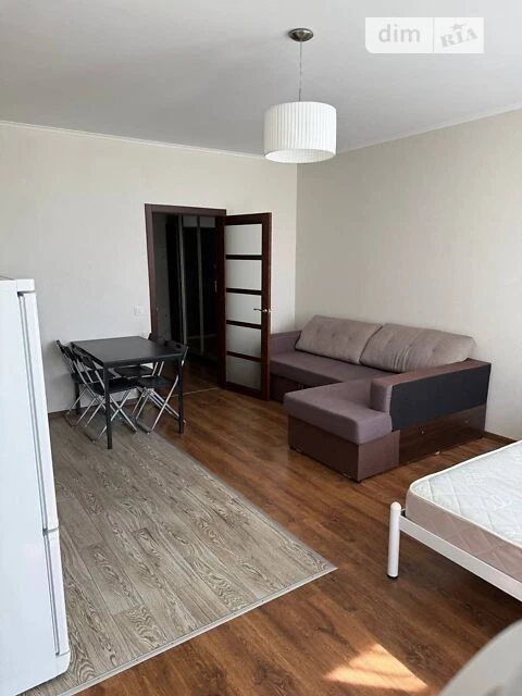 Продаж 1к квартири 37.3 кв. м на вул. Сім'ї Кульженків 31А •