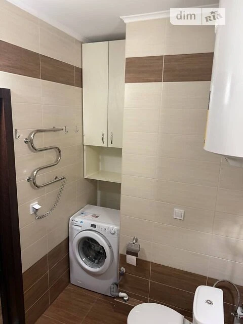 Продаж 1к квартири 37.3 кв. м на вул. Сім'ї Кульженків 31А •