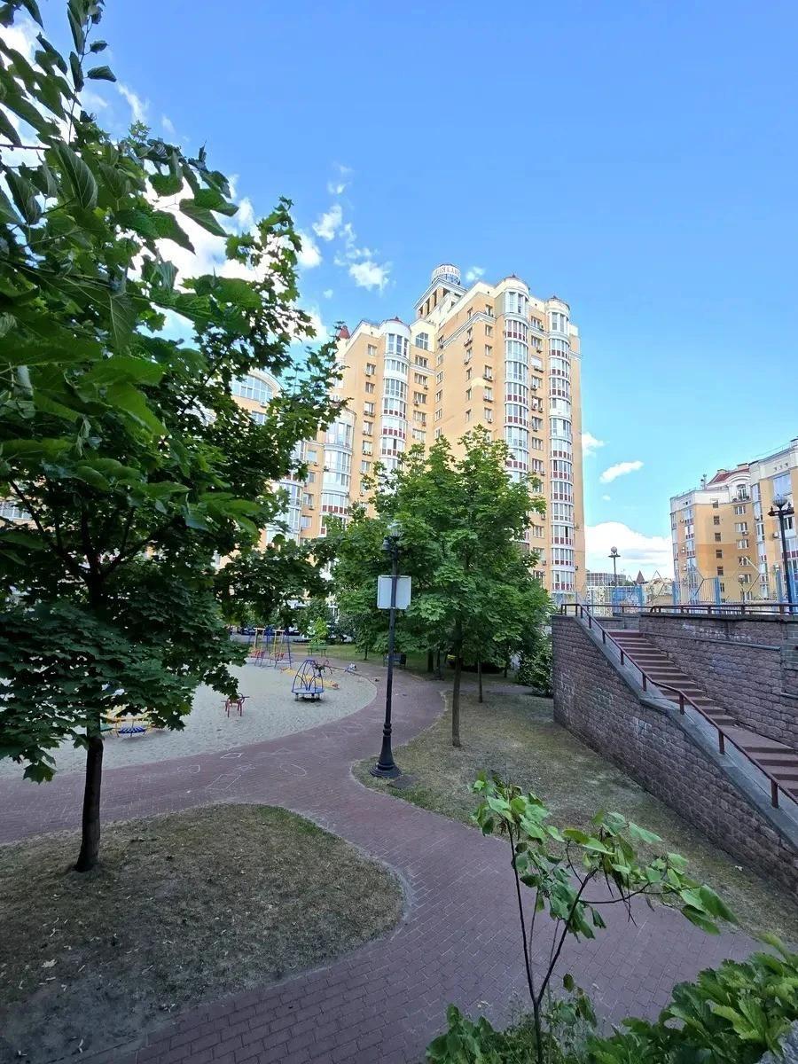 3-room apartment for sale 94 m², Heroes of Stalingrad Avenue.