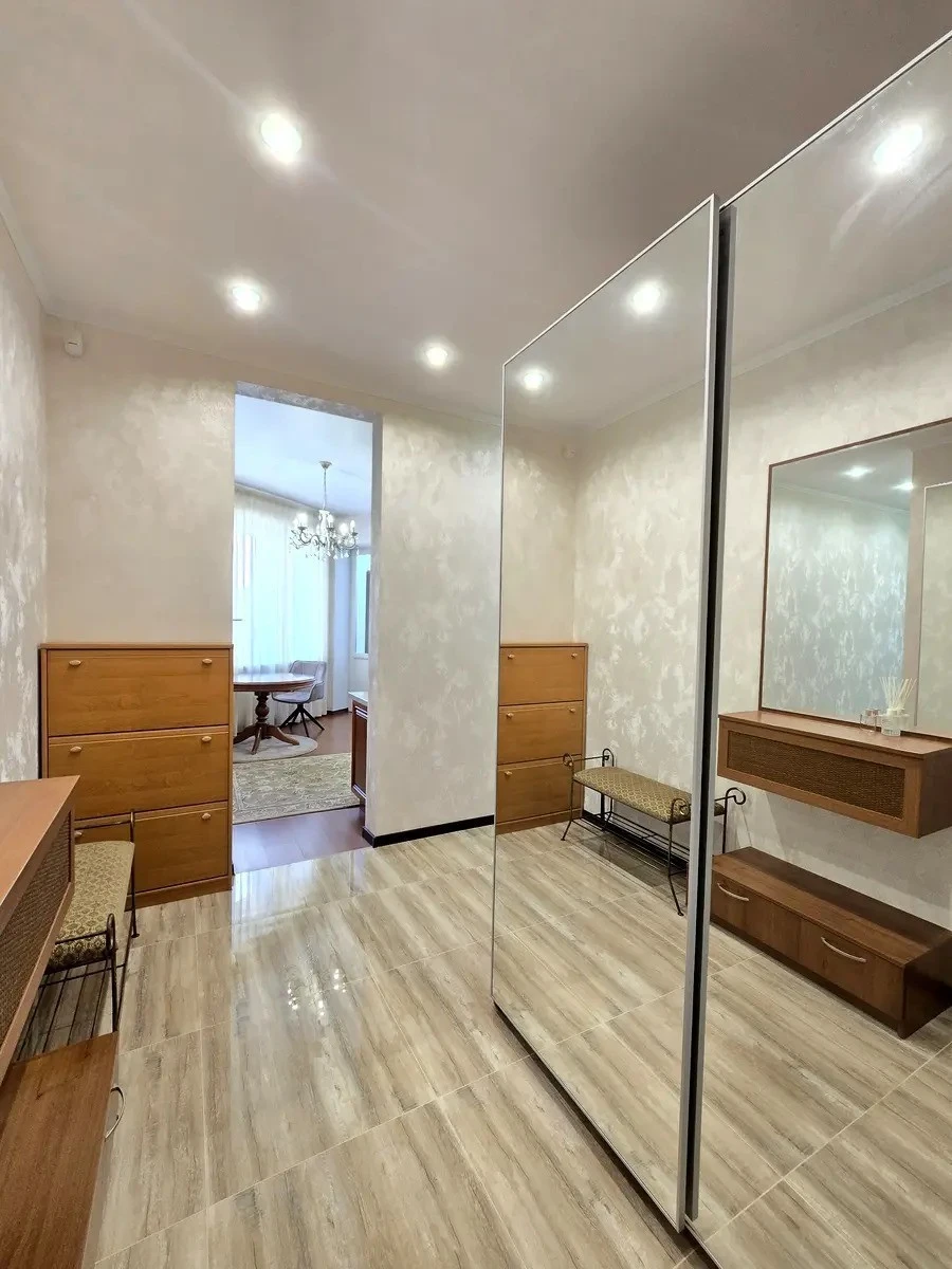 3-room apartment for sale 94 m², Heroes of Stalingrad Avenue.