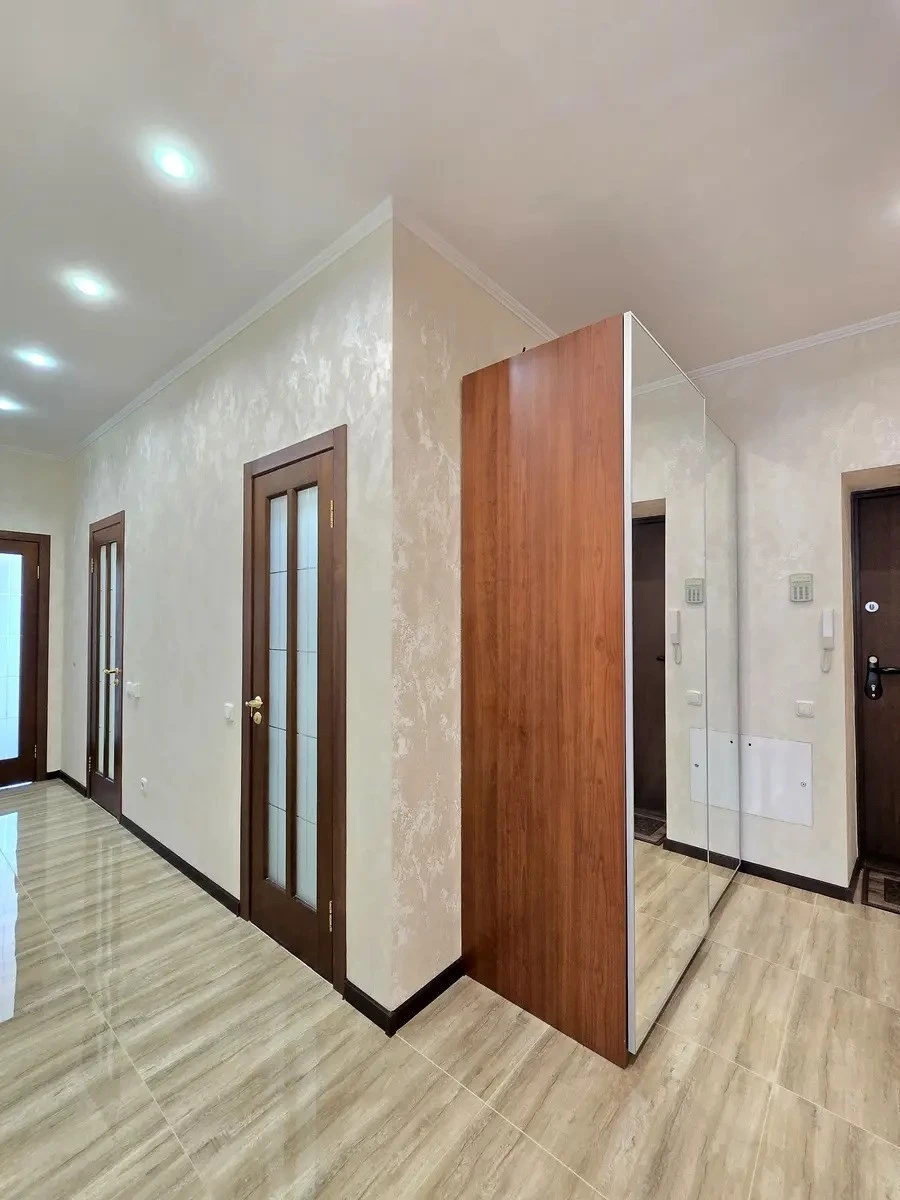3-room apartment for sale 94 m², Heroes of Stalingrad Avenue.