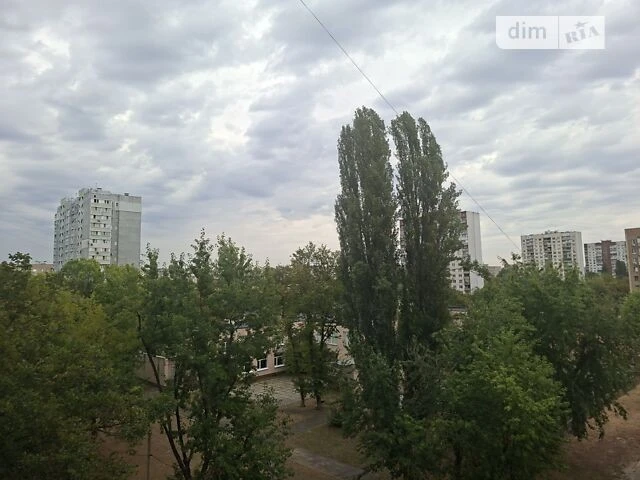 Здам в оренду кімнату на вул. Симиренка 5, кв. 303 довгостро