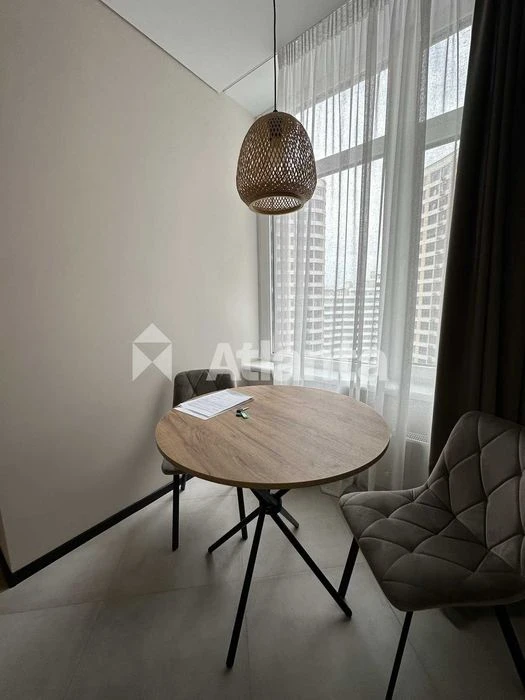 Продам 1-кімнатну з дизайнерським ремонтом 49 м2 ЖК 32 Перли
