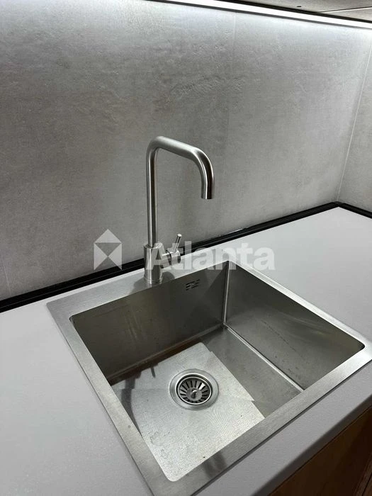 Продам 1-кімнатну з дизайнерським ремонтом 49 м2 ЖК 32 Перли