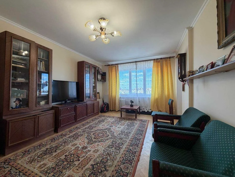 Видова 3-кімнатна квартира 73 м² у цегляному будинку, Набере