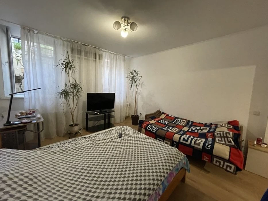 Продам квартиру центр з ремонтом
