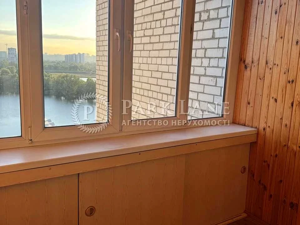 Квартира. Київ, Ревуцького вул.