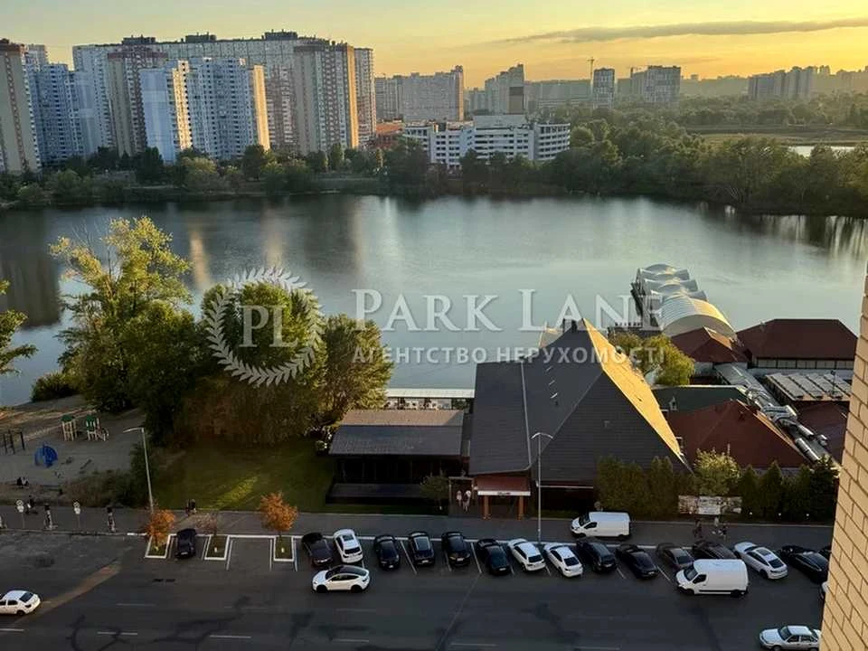 Квартира. Київ, Ревуцького вул.