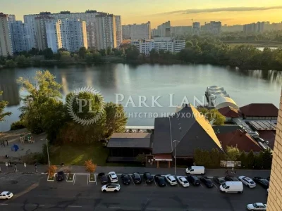 Квартира. Київ, Ревуцького вул.