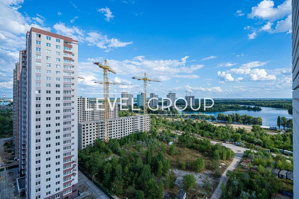 Продаж 2-кімнатної квартири в ЖК Патріотика/Софії Русової ву