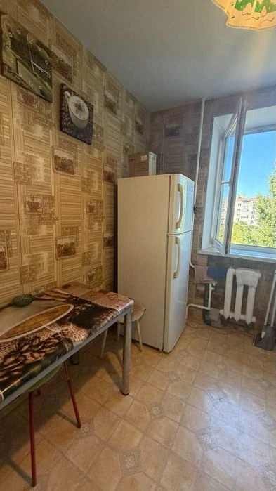Святослава Ріхтера( Щорса) 3 кімн.квартира
