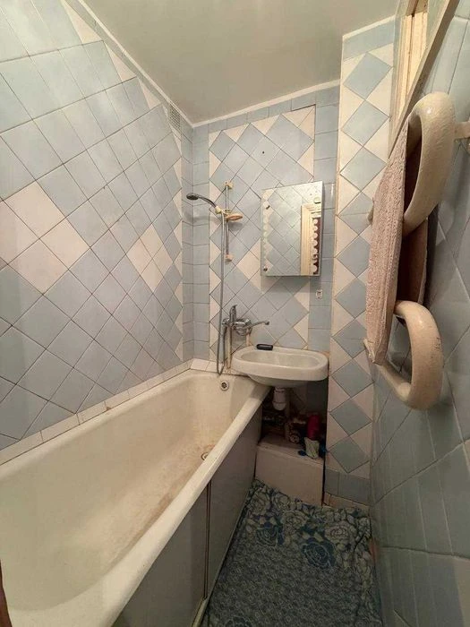 Продам 3-кімнатну квартиру в спецпроекті, вул. Старорізнична