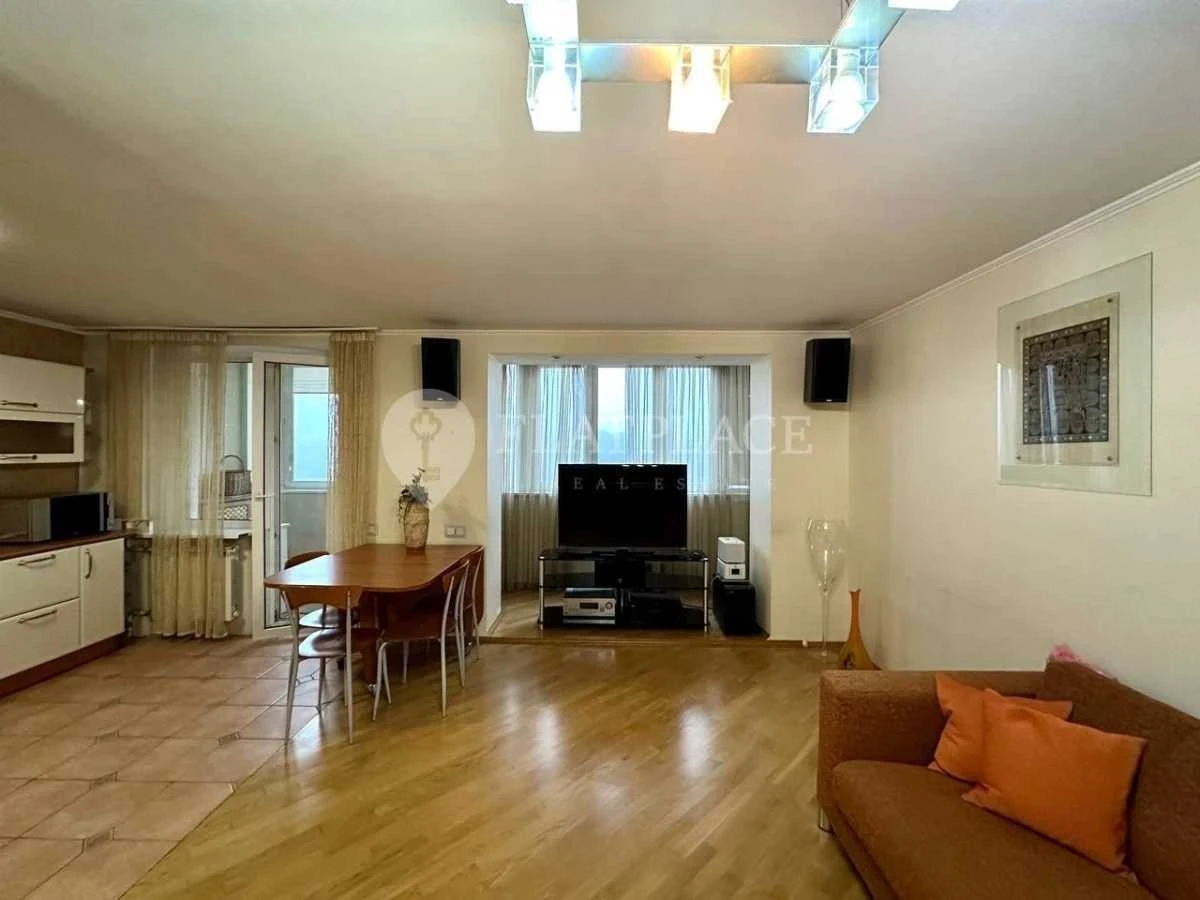 Продаж 3-кімнатної квартири 127 м², Голосіївський просп., 10