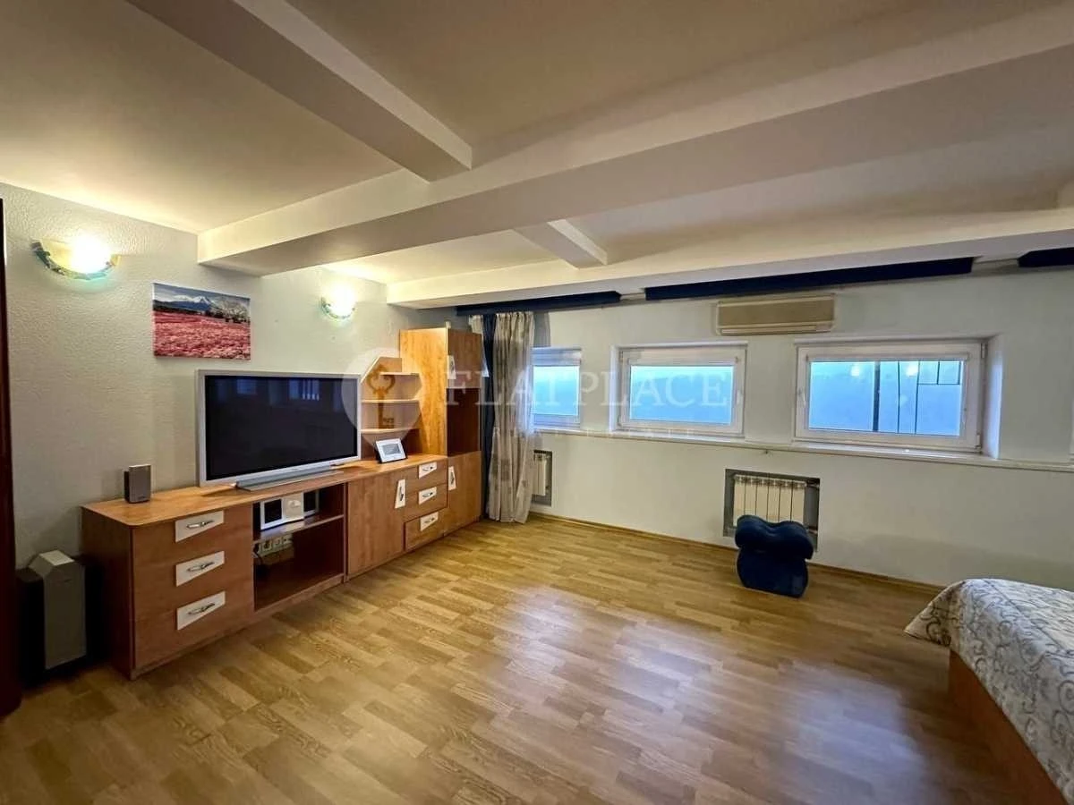 Продаж 3-кімнатної квартири 127 м², Голосіївський просп., 10