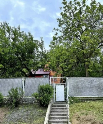 Продаж  ділянки з гаражем  та будинком
