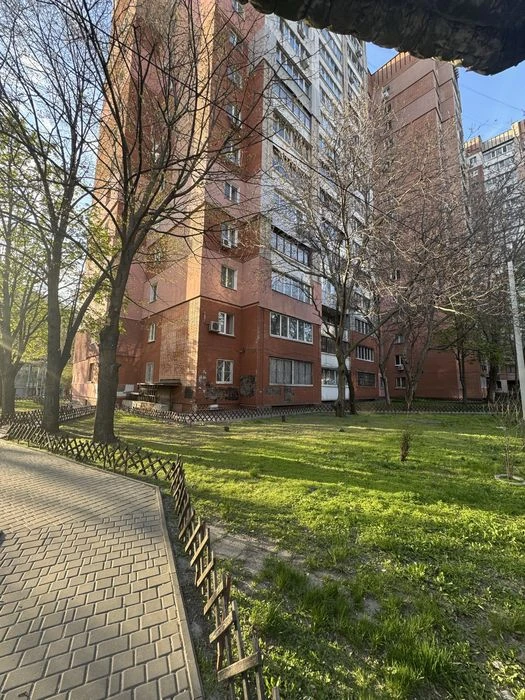 Продам 3к квартиру. Запорожское шоссе 40. Тополь. Космическая