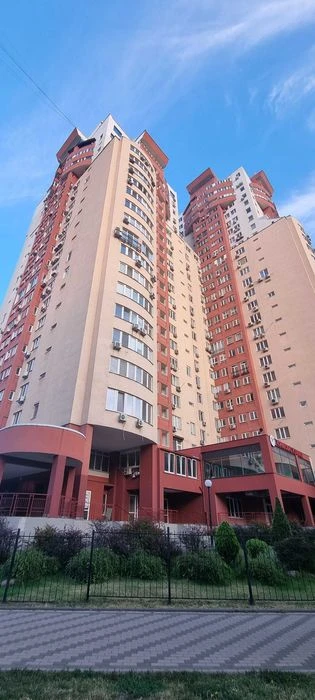 3к квартира 120 м.кв. з видом на оз.Тельбін, пр-т Тичини