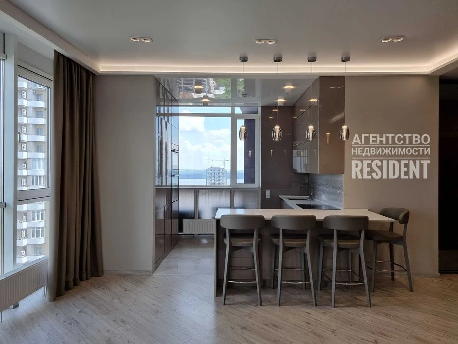 Apartment Panorama 124 m². Center Nagorka Soborny Park Shevchenko