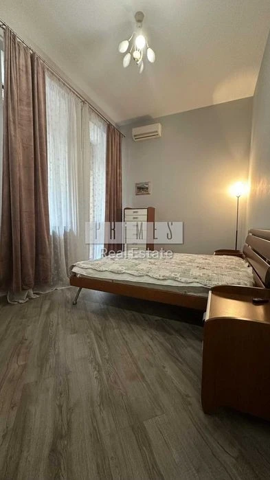 Оренда 3к квартири, вул. Хмельницького Богдана 57, Центр