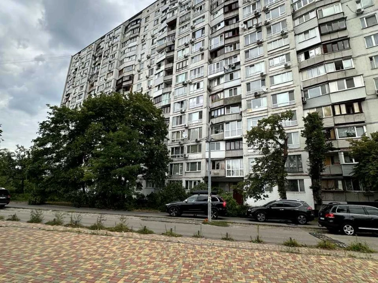 Квартира. Київ, Березняківська вул.