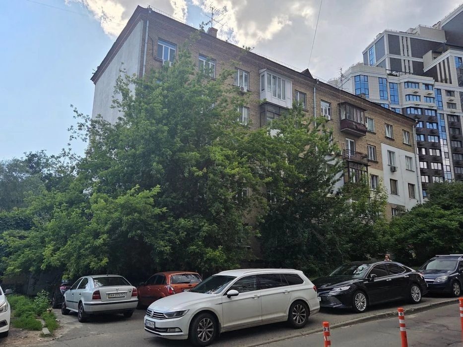 Оренда 2кв дизайнерська, автономна, по вулиці Златоустівська
