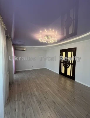 ТРОЕЩИНА! Простора 2 кімнатна квартира з ремонтом! Вул Бальз