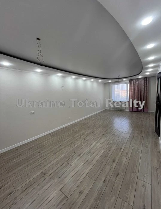 ТРОЕЩИНА! Простора 2 кімнатна квартира з ремонтом! Вул Бальз