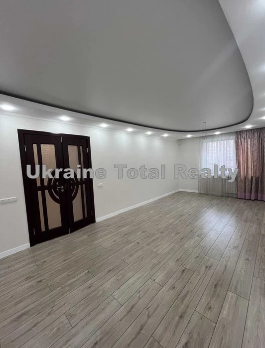 ТРОЕЩИНА! Простора 2 кімнатна квартира з ремонтом! Вул Бальз
