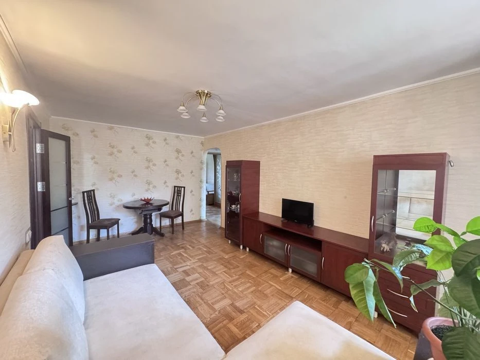 Здається вперше! 3 кімн кв. поруд Дарницька площа