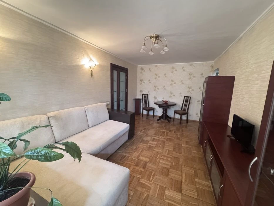 Здається вперше! 3 кімн кв. поруд Дарницька площа