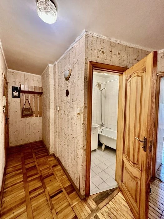 Вулиця Ак. Шалімова, 26 Квартира з косметичним ремонтом, 2 п