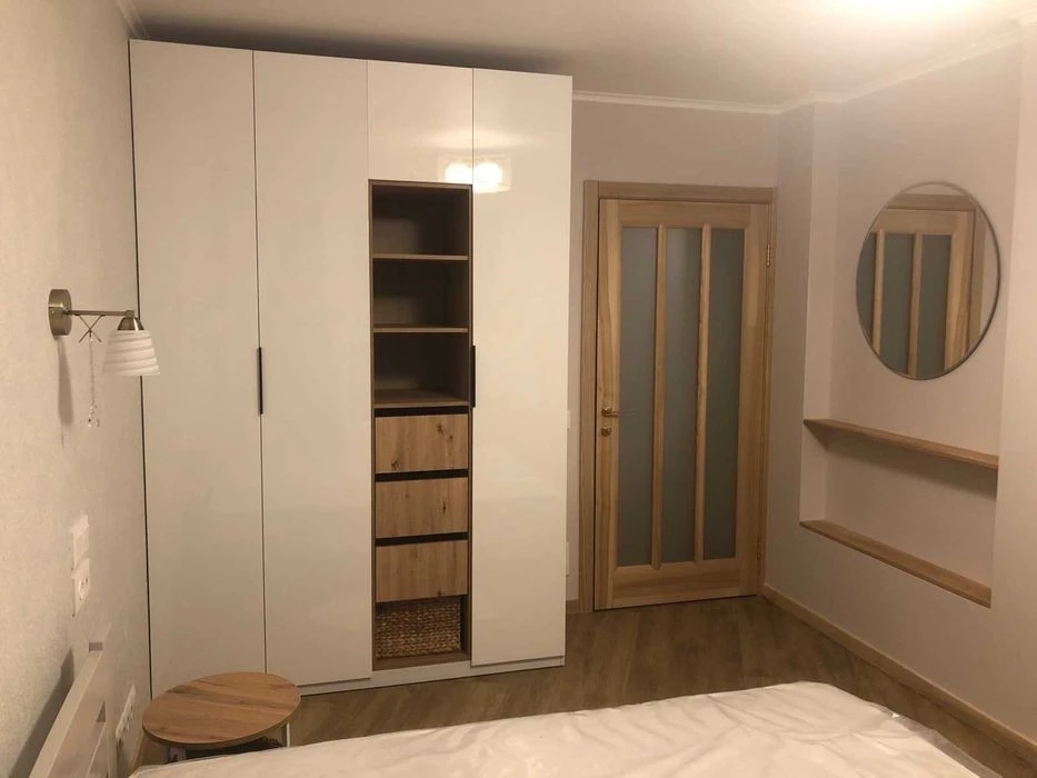 Метро Чернігівська, Поправки вул., 14, Дніпровський район