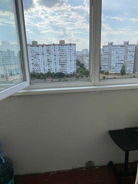 Здаю затишну 1-кім. квартиру на Троєщині, вул. Бальзака, 86.
