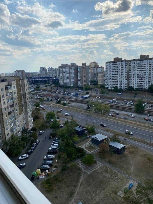 Здаю затишну 1-кім. квартиру на Троєщині, вул. Бальзака, 86.