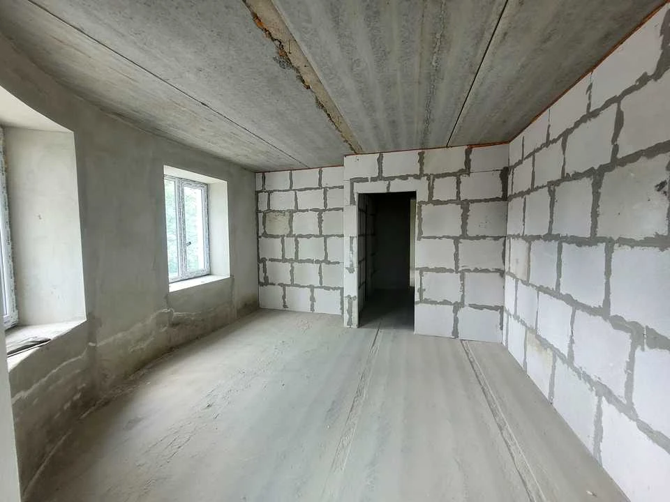 Apartment. Ivano-Frankivsk, Knyahynyn St., (Building 9)