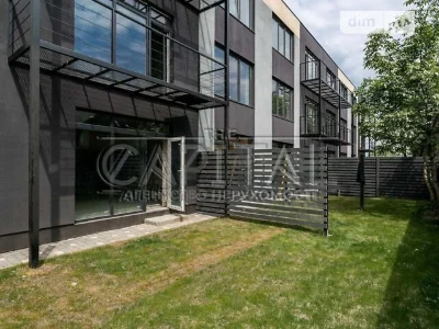 Продаж 3 поверхового будинку з ділянкою на 0.25 соток, 128 к