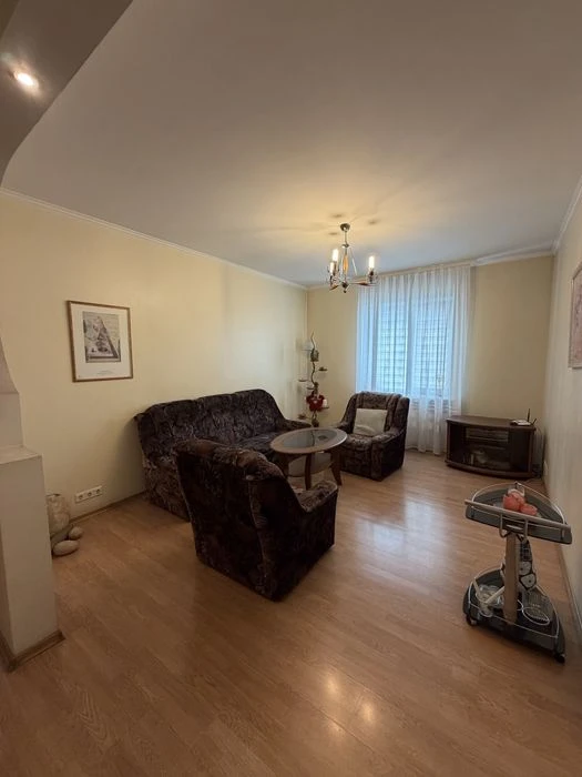 4 комнатная квартира Бородинский ,Товарыська 66а
