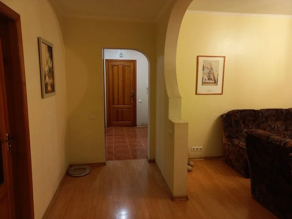4 комнатная квартира Бородинский ,Товарыська 66а